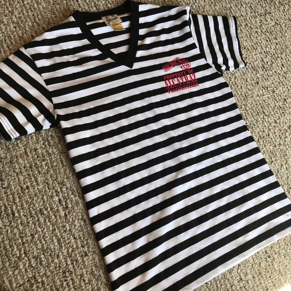 Ying’s Alcatraz Tourist v-Neck Tee Size XL #222